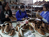 Uỷ ban Châu Âu (EC) đăng công báo thực thi quy định 2016/1647 về kết luận cuối cùng vụ việc rà soát biện pháp chống bán phá giá sản phẩm giầy mũ da nhập khẩu từ Việt Nam
