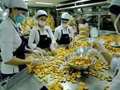 Thuế giảm, hàng xuất dễ hơn 