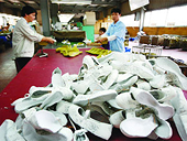 Nhập khẩu nguyên phụ liệu dệt, may, da, giày của Việt Nam tăng mạnh