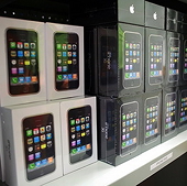 Chiếc iPhone và nghịch lý thương mại Trung-Mỹ 