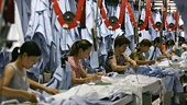 Xu hướng dịch chuyển hoạt động sản xuất khỏi "công xưởng của thế giới"