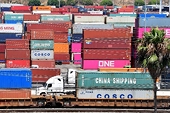 'Cơn bão' thuế quan mới ẩn họa khó lường
