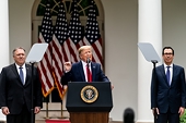 Chính quyền Trump tăng thuế đối với hàng nhập khẩu từ Hồng Kông để trừng phạt Trung Quốc