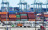 Mỹ tái miễn trừ thuế quan đối với 352 mặt hàng nhập khẩu từ Trung Quốc