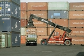 Giảm phí logistics, cứu hàng xuất khẩu