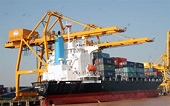 Nhận diện hai mặt của xuất siêu trong 10 tháng