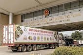 Các cửa khẩu Việt Nam - Trung Quốc kéo dài thời gian làm việc, tạo thuận lợi cho xuất khẩu nông sản