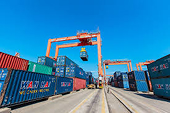 Ba nhóm hàng xuất khẩu chủ lực của Việt Nam sang Singapore tăng đột biến